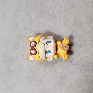 Cute Blinged Lilios Lucky Cat Figure (Pop Mart)